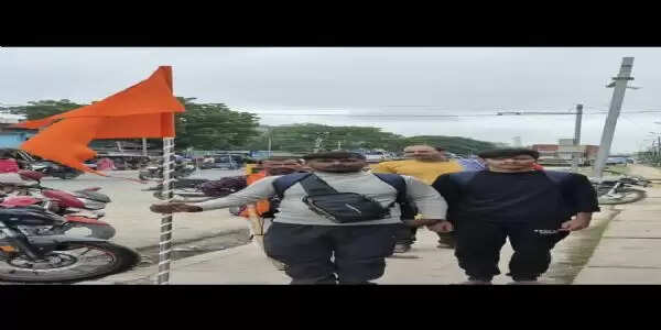 बलरामपुर : 25 सौ किमी की पदयात्रा पर निकले सोनू और रवि, देश की अखंडता का संदेश लेकर पहुंचे छत्तीसगढ़