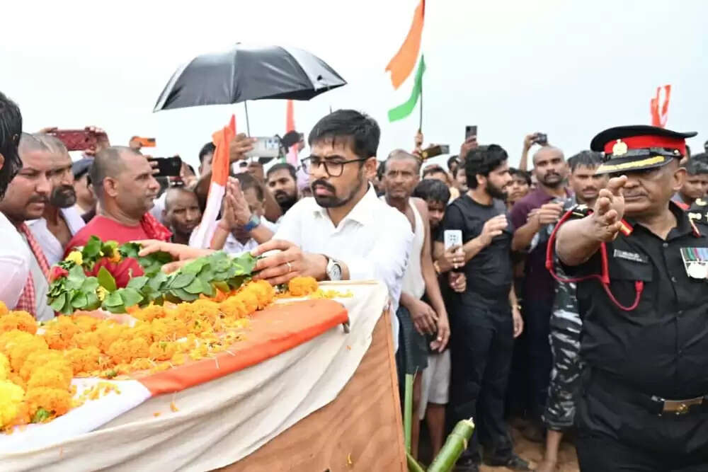 राजकीय सम्मान के साथ अंतिम विदाई: शहीद नीरज चौधरी का अंतिम संस्कार