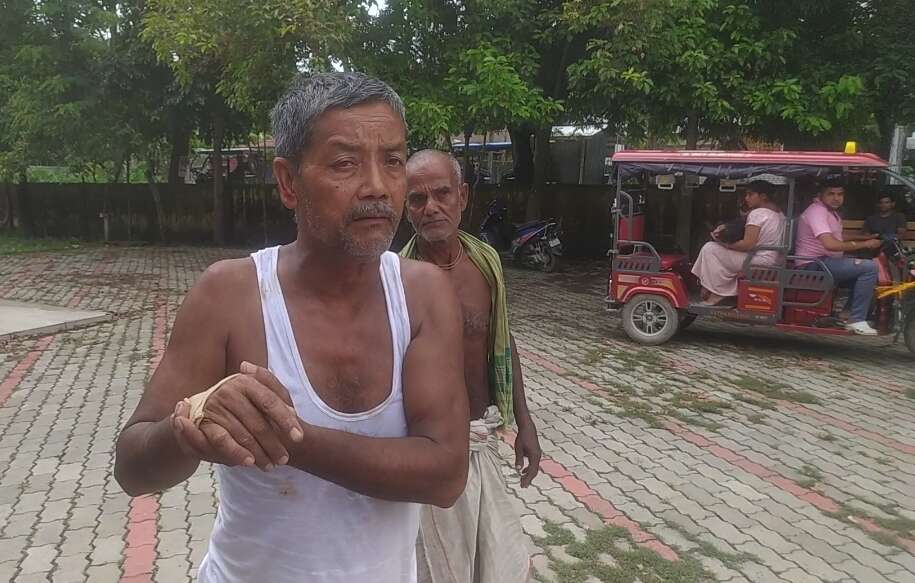 भूमि विवाद को लेकर झड़प, तीन व्यक्ति घायल