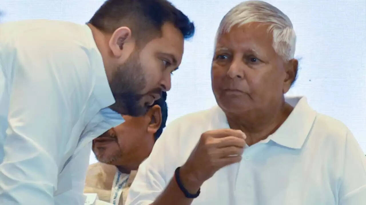 लालू यादव और परिवार पर आईआरसीटीसी घोटाले के आरोप: बिहार चुनाव में हलचल