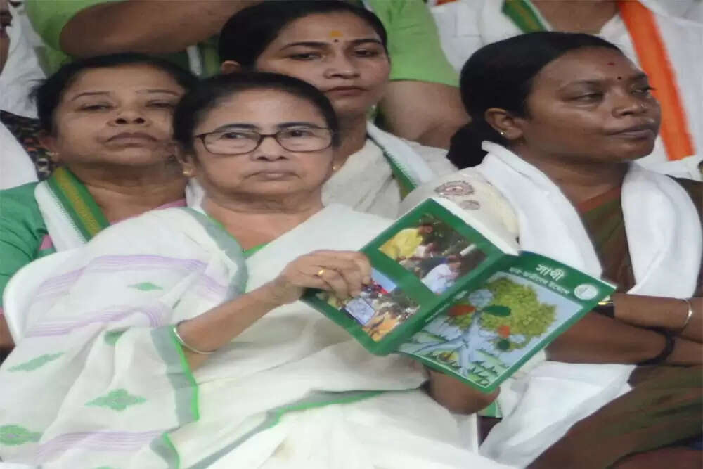 ममता बनर्जी की रणनीति: भाजपा के हिंदुत्व को चुनौती देने की तैयारी