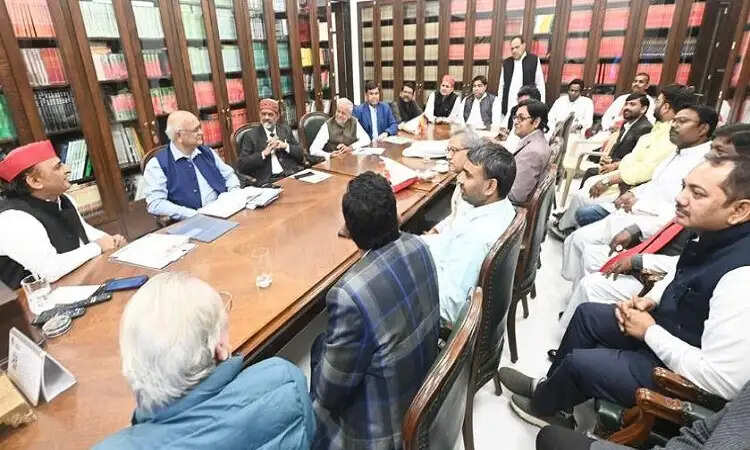 अखिलेश यादव ने भाजपा पर साधा निशाना, कहा- देश दिशाविहीन है