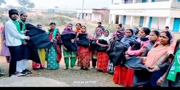 जरूरतमंदों के बीच बांटे कंबल