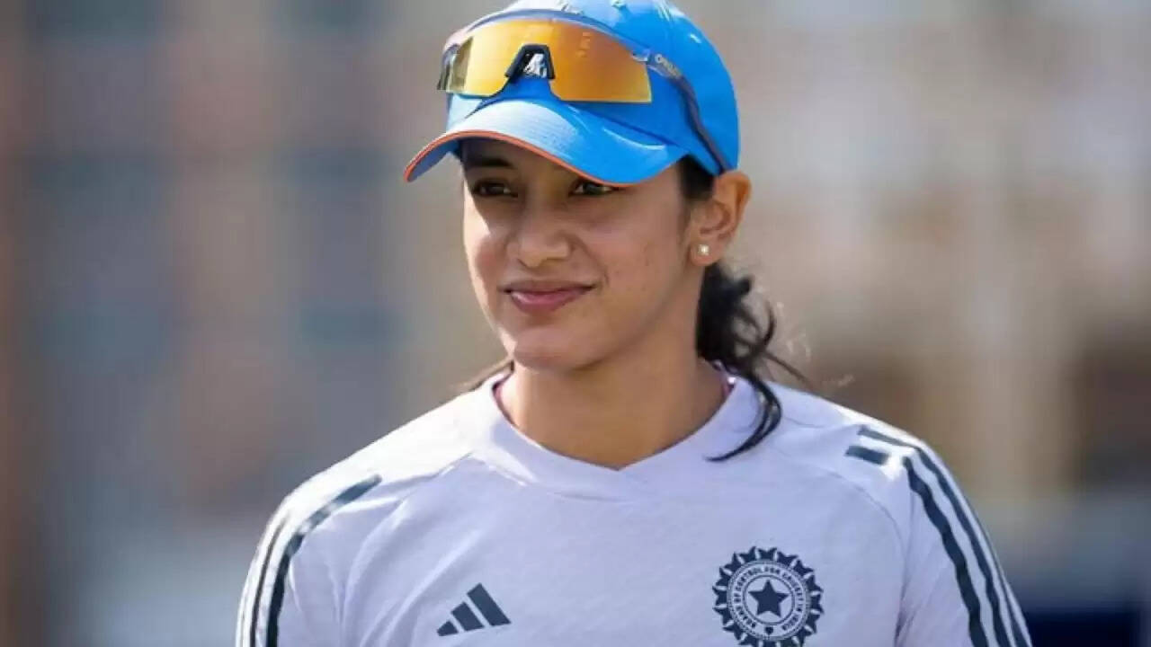 स्मृति मंधाना ने अंतरराष्ट्रीय क्रिकेट में 10,000 रन पूरे किए