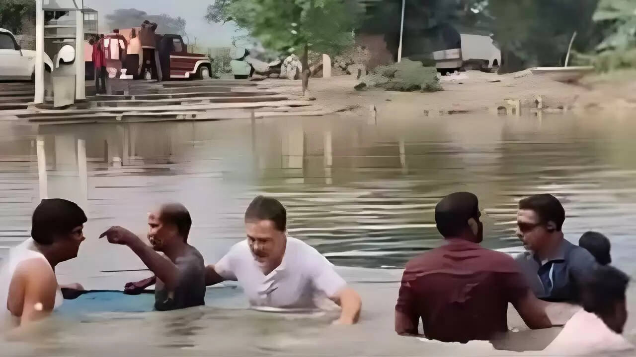 राहुल गांधी ने बेगूसराय में मछली पकड़ने का अनोखा अनुभव साझा किया