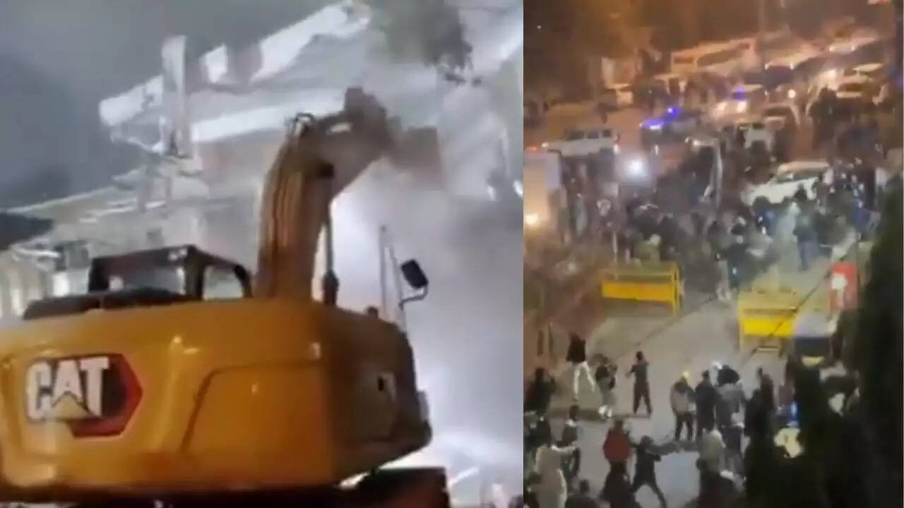 दिल्ली में अतिक्रमण हटाने के दौरान तनाव, पुलिस ने किया आंसू गैस का इस्तेमाल