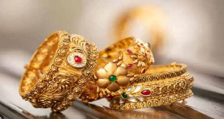 सोने के दामों में वृद्धि, चांदी की कीमतें स्थिर
