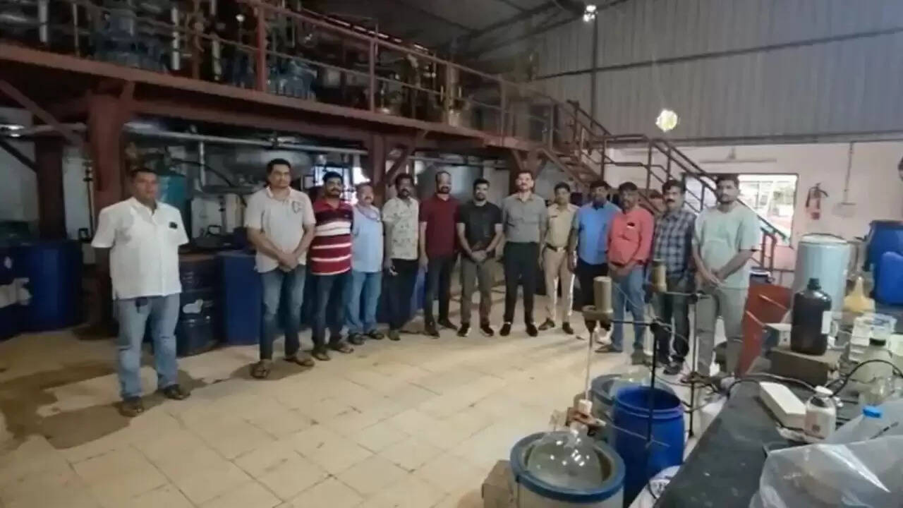 तेलंगाना में बड़ा ड्रग सिंडिकेट ध्वस्त: 32,000 लीटर MD ड्रग्स जब्त