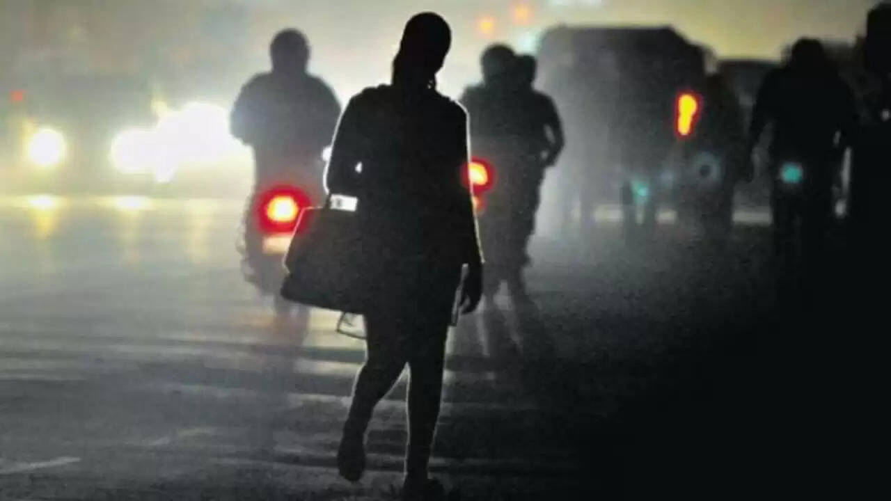 महिलाओं की सुरक्षा पर नारी 2025 रिपोर्ट: चिंताजनक आंकड़े और सुझाव