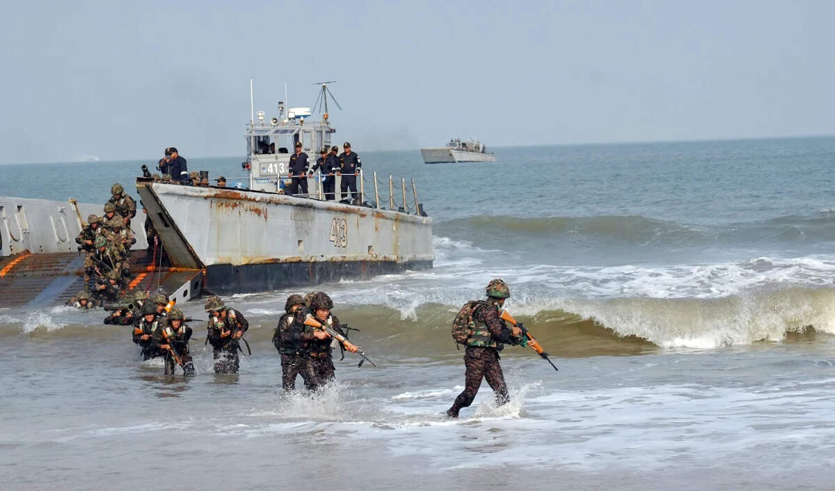 UAE ने ईरानी नागरिकों के लिए सीमाएं बंद की, बढ़ते सैन्य संकट के बीच नई चुनौतियाँ