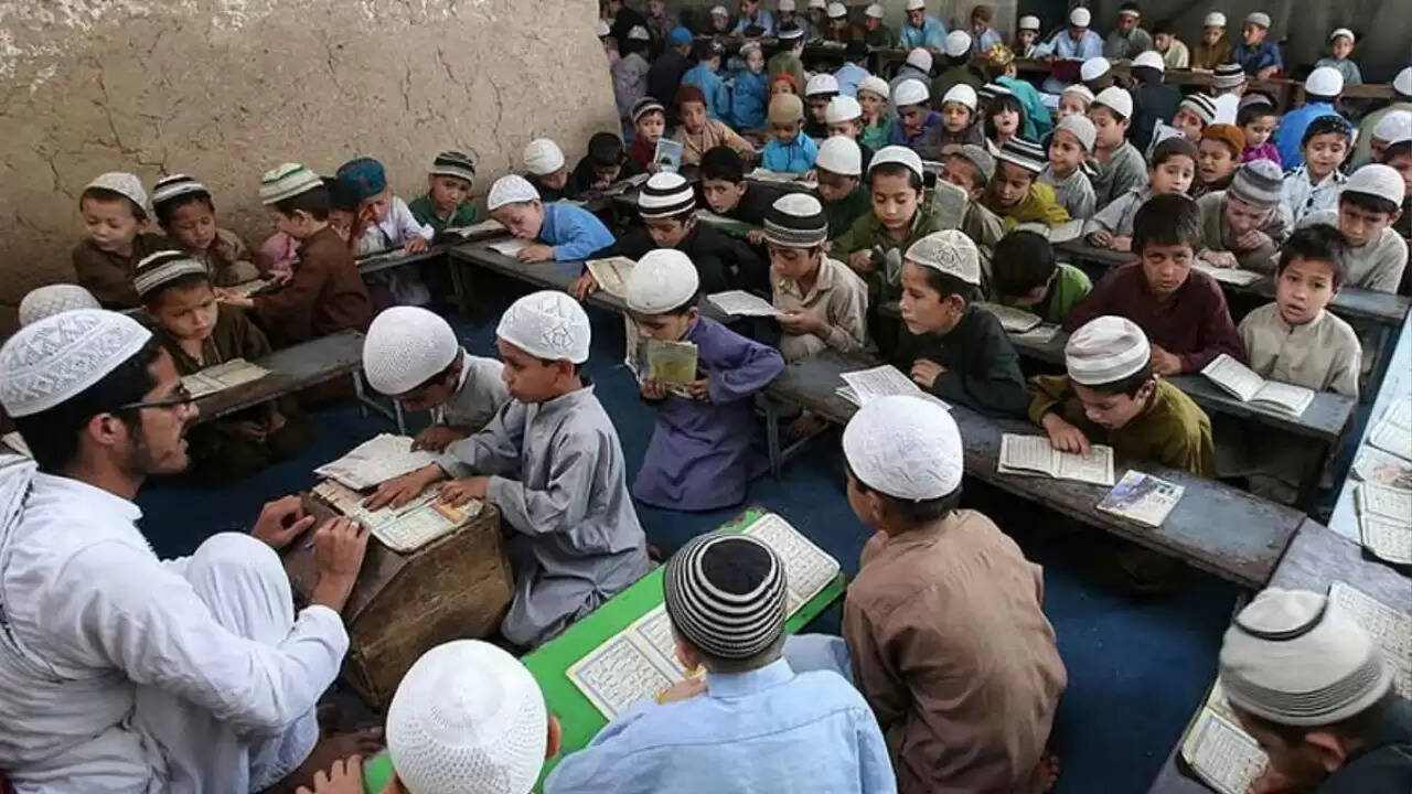 पाकिस्तान के मदरसों में यौन शोषण की भयावह सच्चाई: क्या है सरकार की भूमिका?