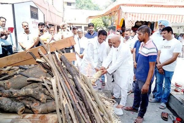 डी.ए.वी. इंटरनेशनल स्कूल के संस्थापक डॉ. वी.पी. लखनपाल का निधन
