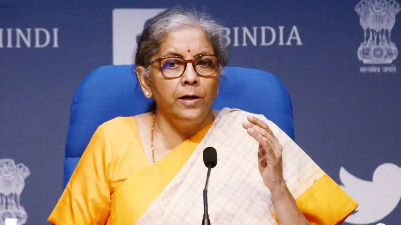 सोने की कीमतों में वृद्धि: वित्त मंत्री ने उठाए सवाल