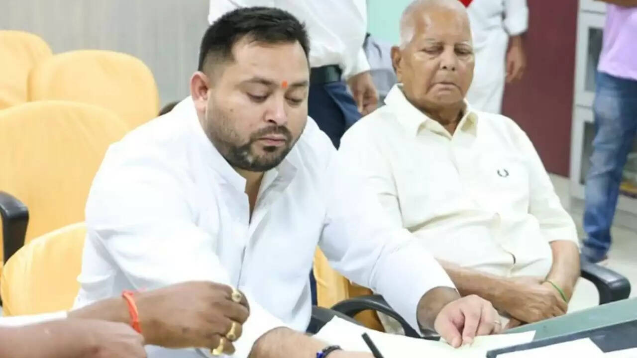 बिहार चुनाव: राजद की चुनौतियाँ और महागठबंधन की रणनीतियाँ