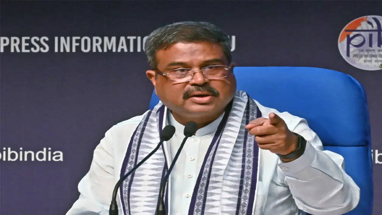 सीजेपी और सरकार के बीच नीट पेपर लीक पर वार्ता, इस्तीफे की मांग जारी