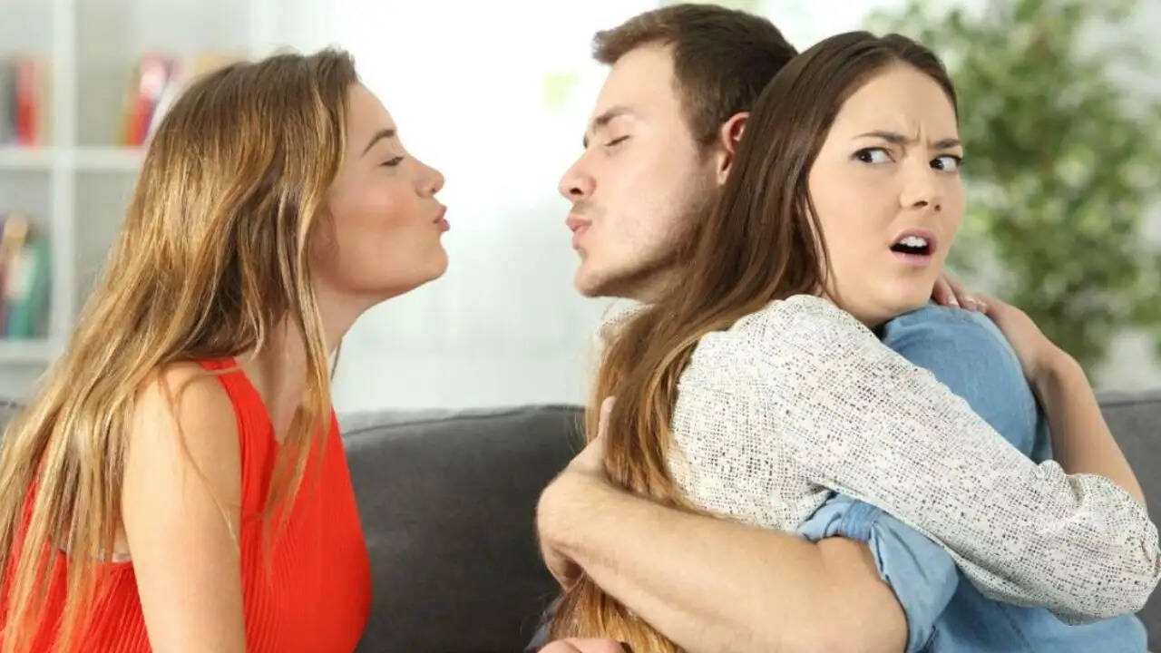 भारत में एक्स्ट्रा मैरिटल डेटिंग ऐप की बढ़ती लोकप्रियता