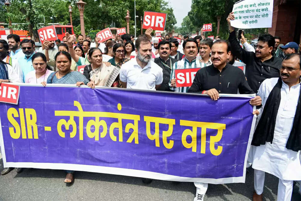 भारत में चुनाव प्रक्रिया पर अविश्वास: निर्वाचन आयोग की भूमिका पर सवाल