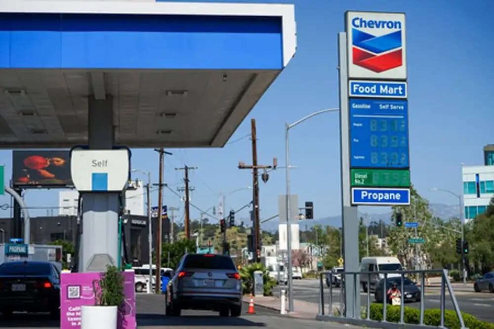 तेल की कीमतों में वृद्धि: ईरान और अमेरिका-इजरायल संघर्ष का प्रभाव