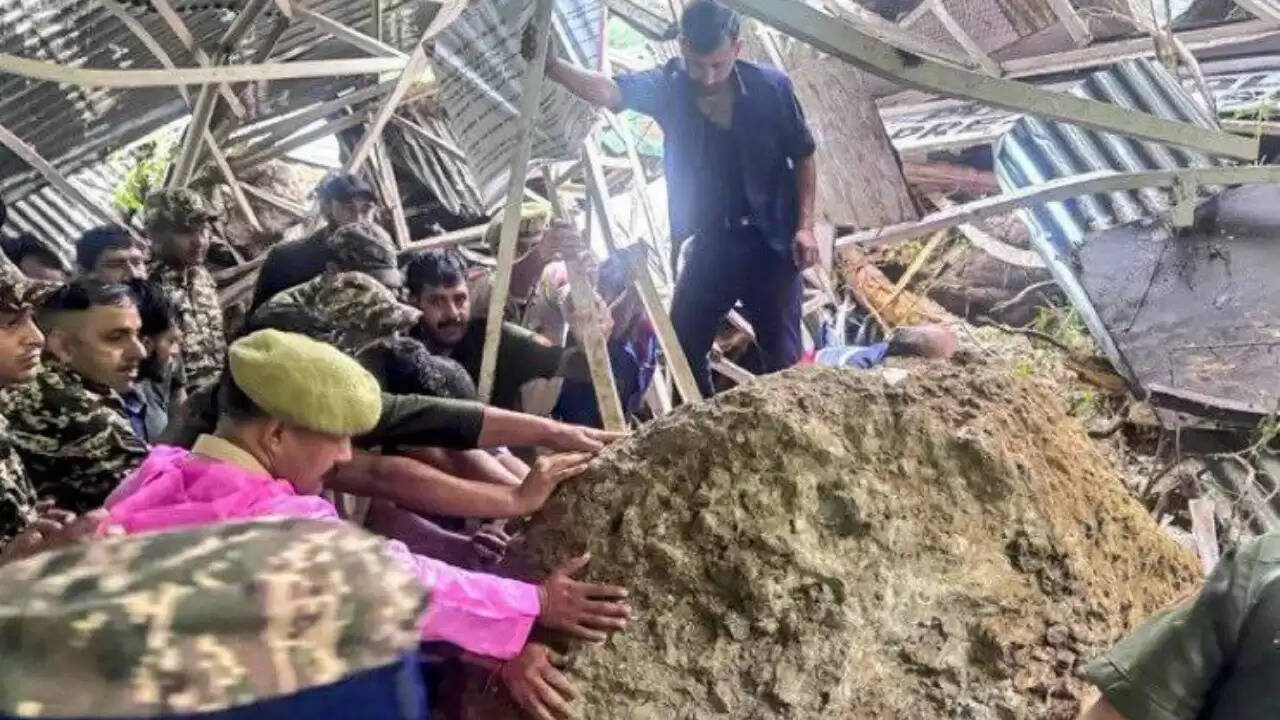 भूस्खलन से प्रभावित वैष्णो देवी यात्रा: 30 लोगों की मौत, राहत कार्य जारी