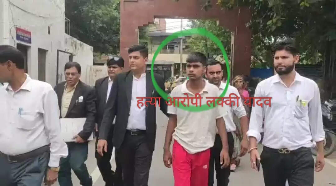 मुरादाबाद में हत्या के आरोपी ने पुलिस के सामने किया आत्मसमर्पण