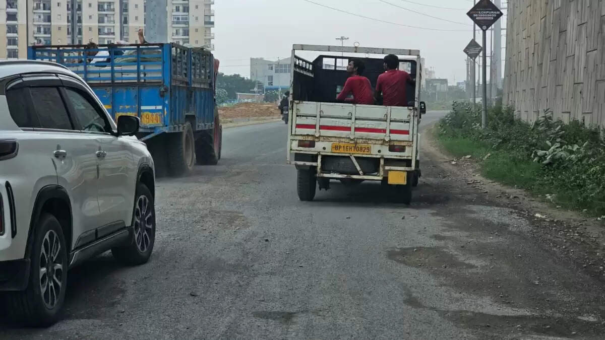 ग्रेटर नोएडा में अंडरपास की मरम्मत में देरी, DFCCIL ने दी जानकारी