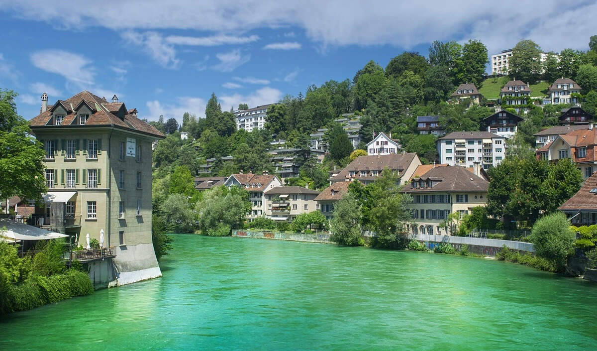 स्विट्जरलैंड में नए साल की पूर्व संध्या पर बार में धमाका, कई हताहत