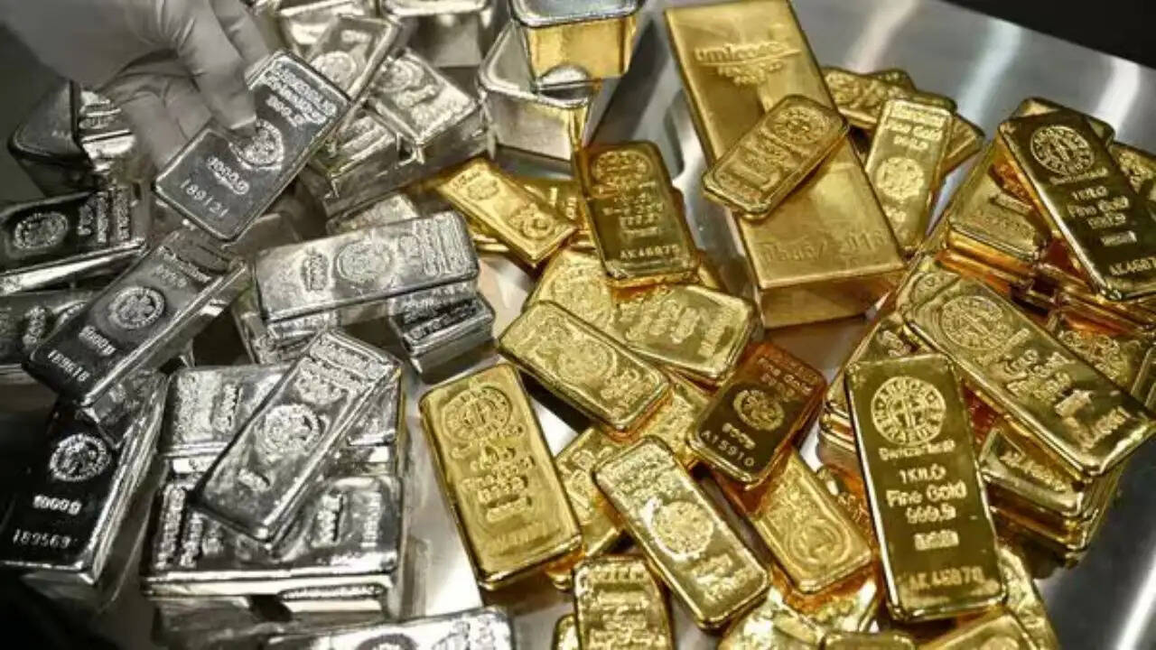 सोने और चांदी की कीमतों में हल्की गिरावट: जानें आपके शहर में क्या है भाव