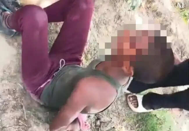 महाराजगंज में बच्चे की पिटाई का मामला: पुलिस ने शुरू की कार्रवाई