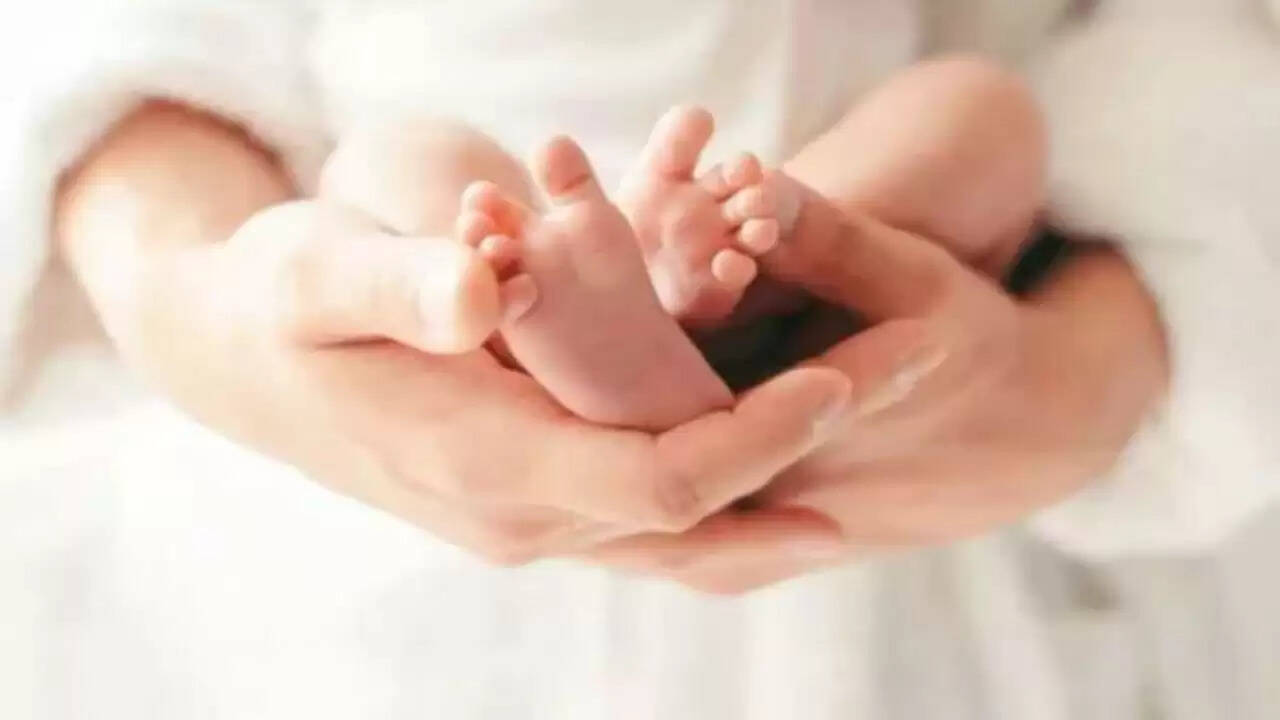 दिल्ली में लड़कियों की संख्या में गिरावट: जन्म दर और मृत्यु दर पर नई रिपोर्ट