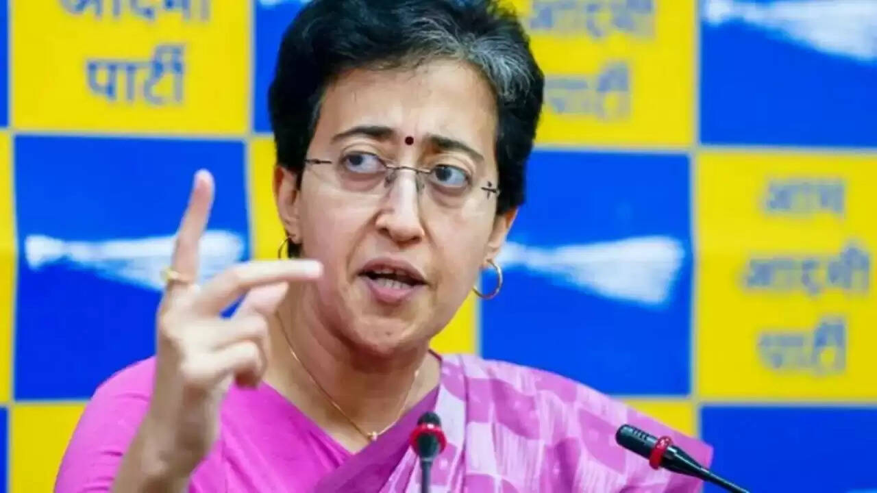 दिल्ली में बारिश से हुई मौतों पर विपक्ष का हंगामा: आतिशी ने उठाई गंभीर सवाल