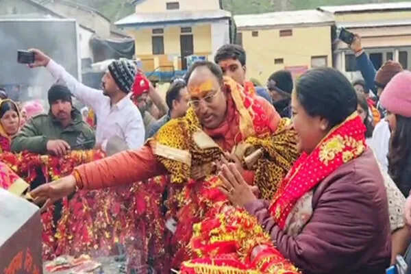 दिल्ली की मुख्यमंत्री रेखा गुप्ता का केदारनाथ दौरा