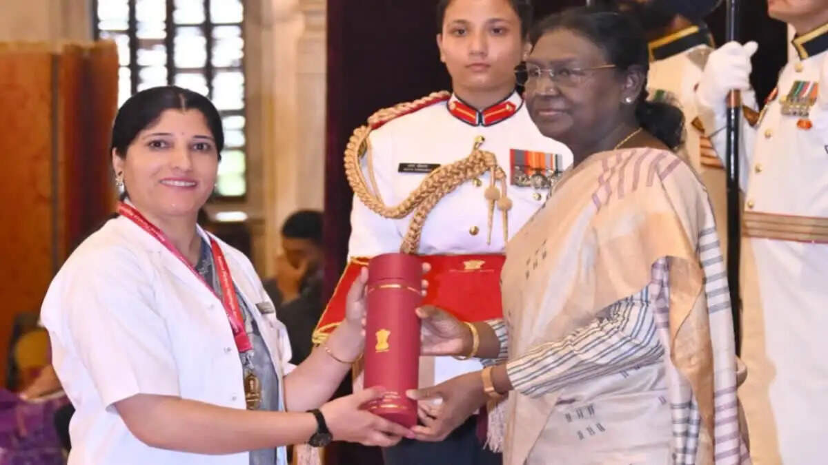 उत्तरकाशी की पूजा परमार को राष्ट्रपति द्वारा राष्ट्रीय फ्लोरेंस नाइटिंगेल पुरस्कार से सम्मानित किया गया