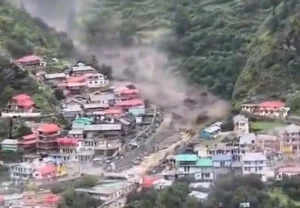 उत्तराखंड में बादल फटने से आई भीषण बाढ़, धराली गांव में भारी नुकसान