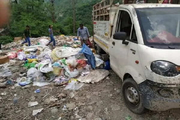 हमीरपुर में कचरे के ढेर पर एनजीटी की सख्त चेतावनी, समय सीमा में सुधार की आवश्यकता