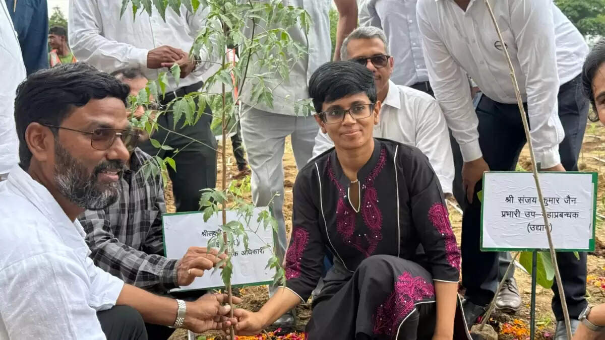 ग्रेटर नोएडा में मियावाकी पद्धति से पौधरोपण की शुरुआत