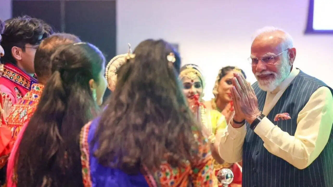 प्रधानमंत्री मोदी ने नीदरलैंड में वैश्विक संकटों पर दी चेतावनी