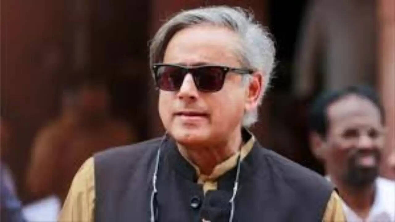 शशि थरूर का बयान: भारत को विदेशी विद्वानों के प्रति अपनानी चाहिए उदारता