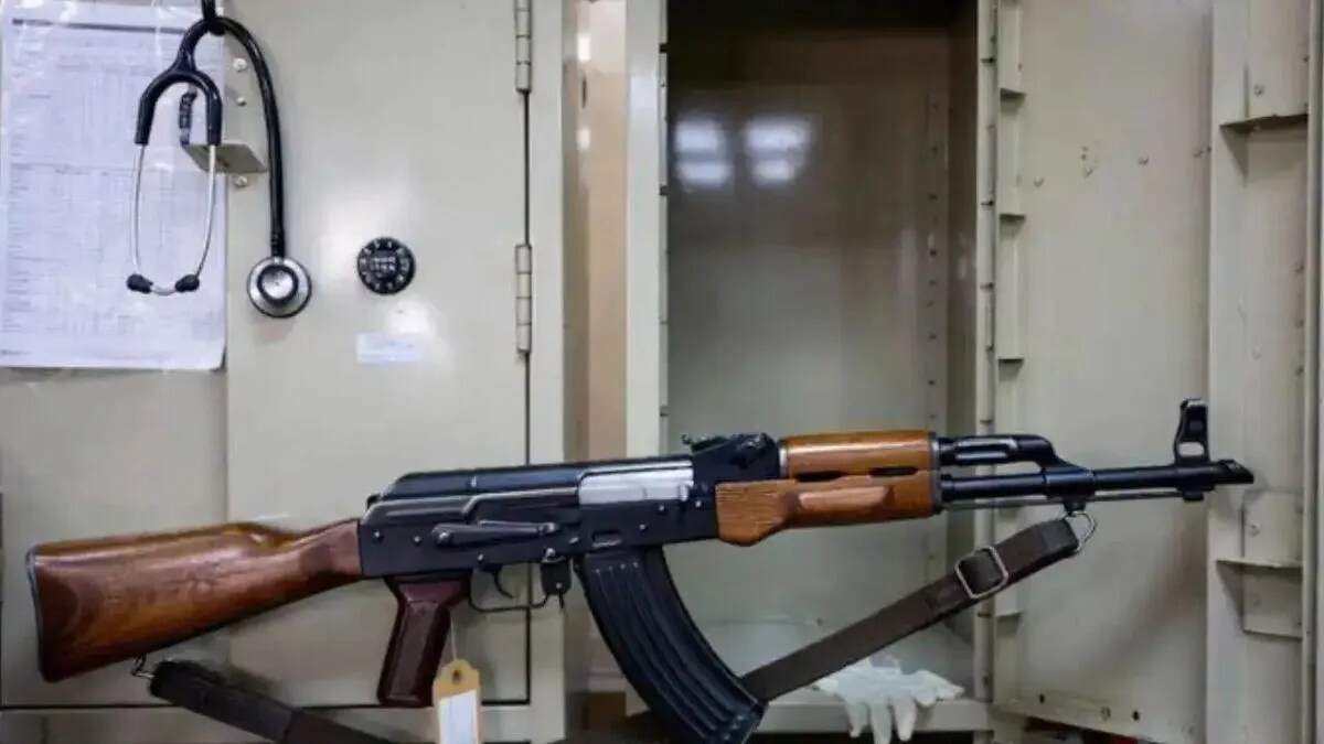 फरीदाबाद में डॉक्टर के ठिकाने से विस्फोटक सामग्री बरामद