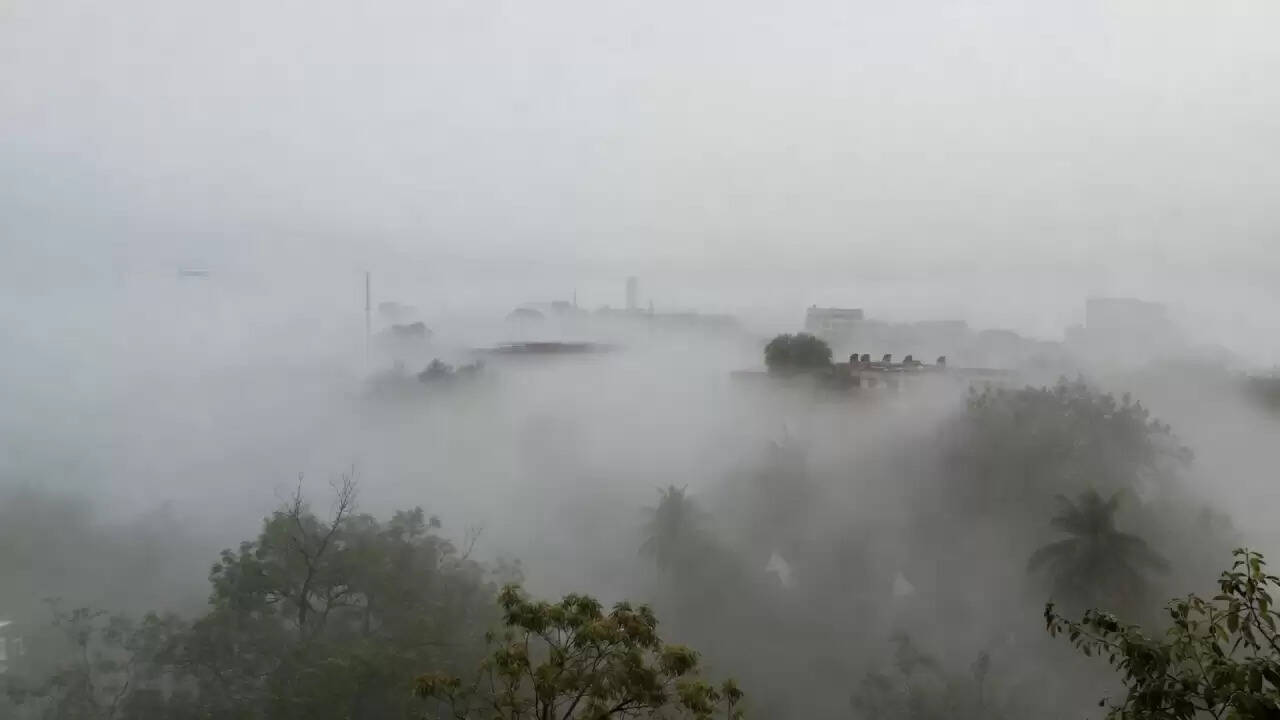 दिल्ली में कड़ाके की ठंड और बिगड़ती हवा की गुणवत्ता