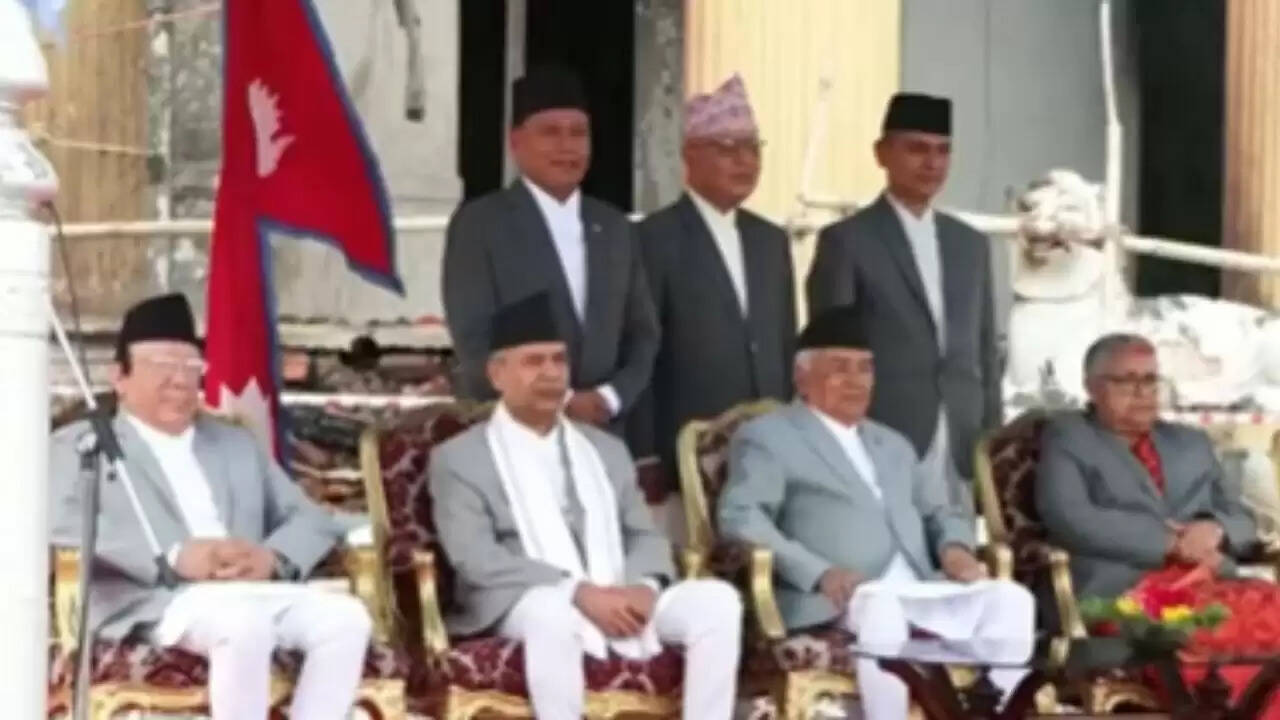 नेपाल की अंतरिम सरकार में नए मंत्रियों की नियुक्ति: कुलमन घीसिंग, ओम प्रकाश आर्यल और रामेश्वर खनल शामिल