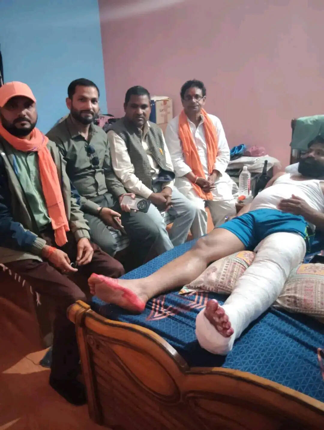 सोनौली में अनियंत्रित वाहन की टक्कर से भाजपा नेता घायल