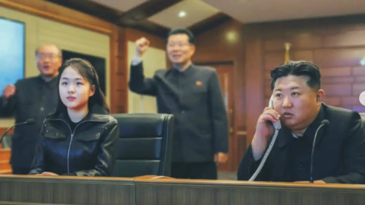 उत्तर कोरिया का सैन्य प्रदर्शन: किम जोंग उन की बेटी भी रही शामिल