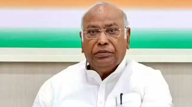 बिहार में कानून व्यवस्था पर कांग्रेस अध्यक्ष का हमला, नीतीश सरकार को घेरा
