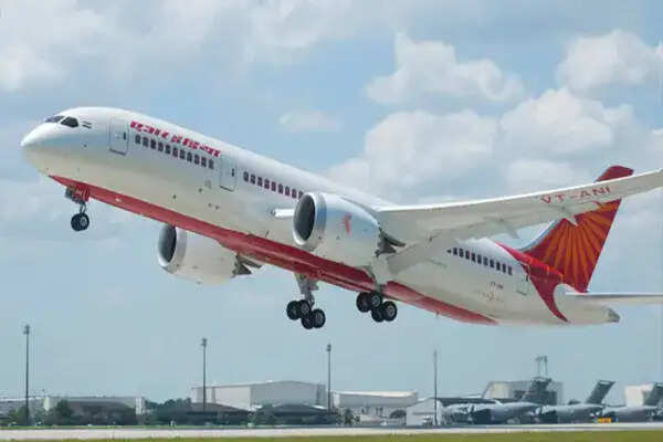 एयर इंडिया की फ्लाइट में तकनीकी समस्या से यात्रियों में हड़कंप