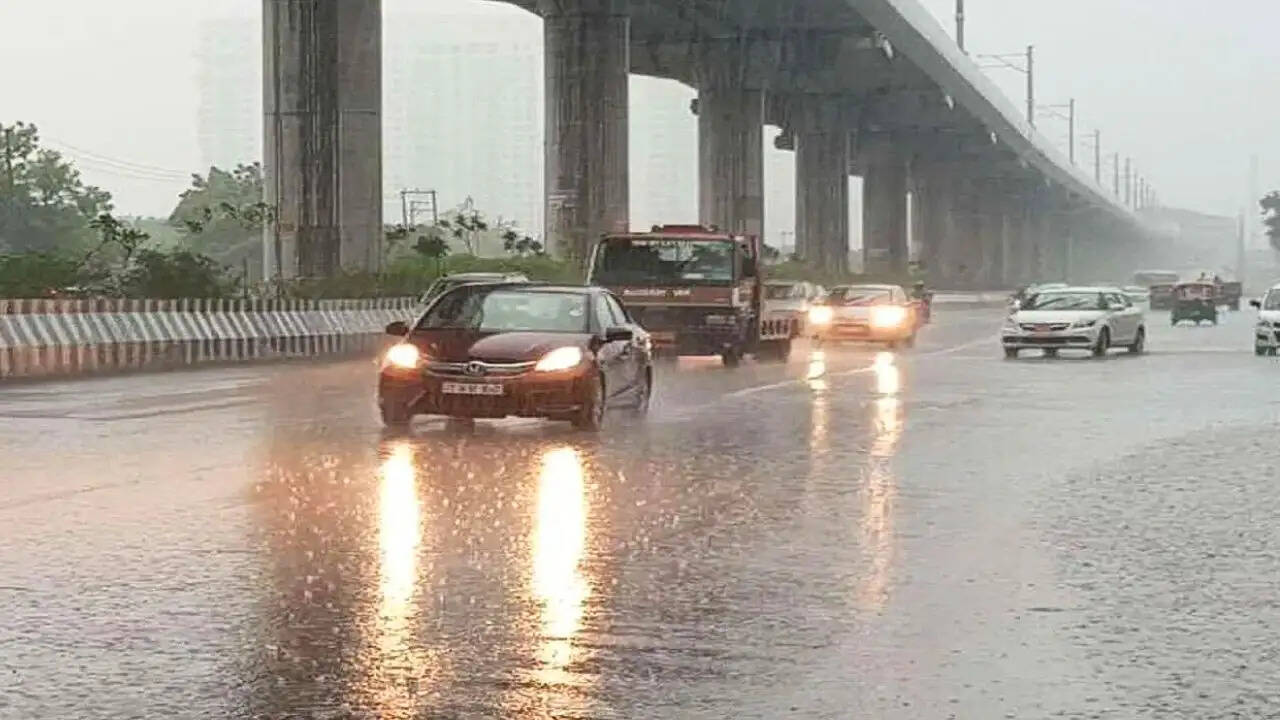 दिल्ली-NCR में मौसम का अचानक बदलाव: गर्मी से मिली राहत, लेकिन सतर्क रहें!