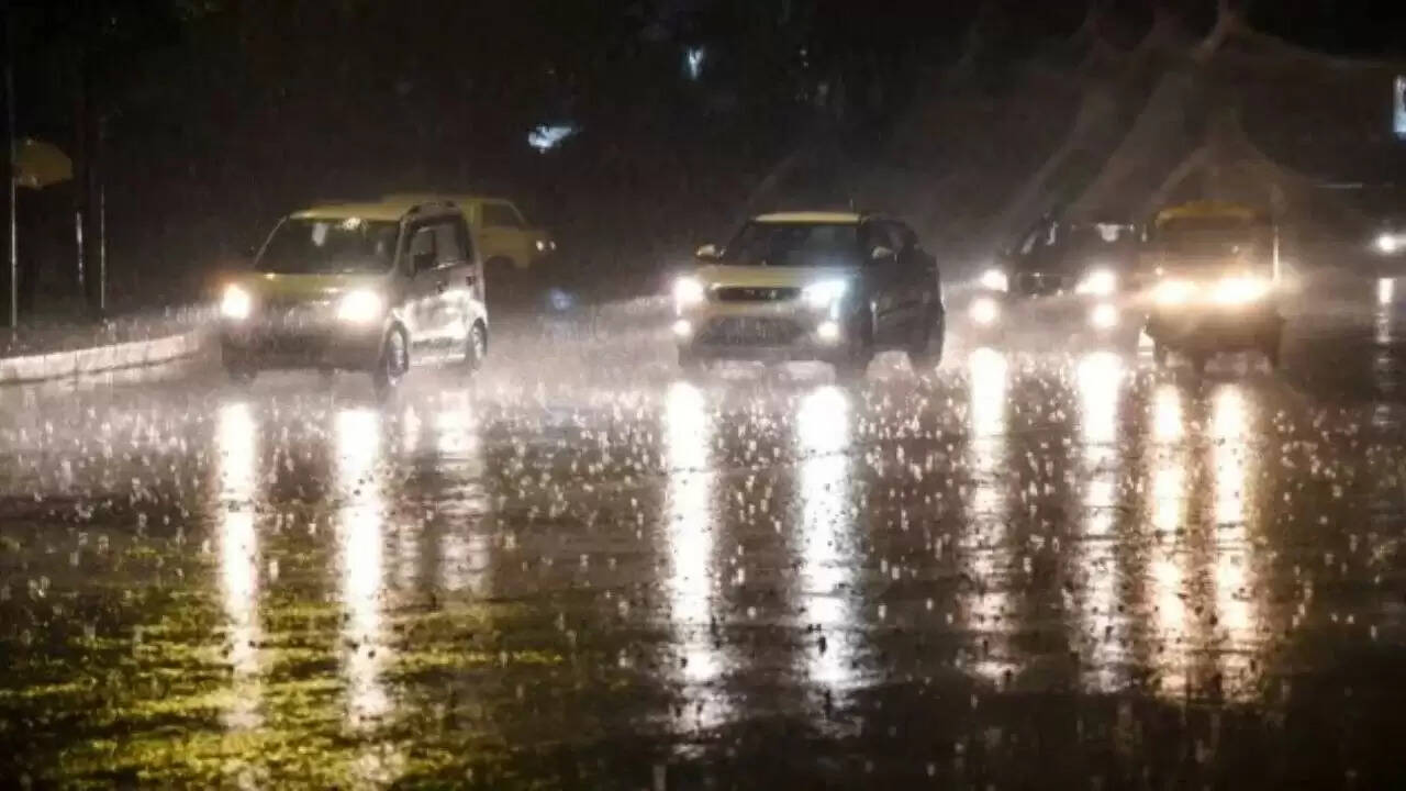 दिल्ली-एनसीआर में बारिश का कहर: उत्तराखंड और यूपी में ऑरेंज अलर्ट
