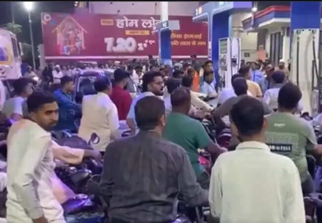 उत्तर प्रदेश में पेट्रोल-डीजल की अफवाहों से मची अफरा-तफरी