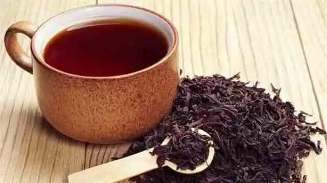 चाय की बची हुई पत्तियों के अनोखे फायदे