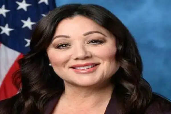 अमेरिका की श्रम सचिव का इस्तीफा, कैबिनेट में तीसरी महिला सदस्य का त्यागपत्र