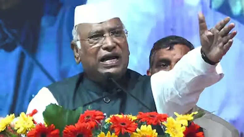 कांग्रेस अध्यक्ष खड़गे का डीके-डीके नारों पर कड़ा रुख